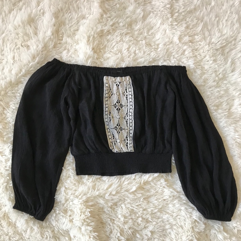 Off the shoulder black croptop